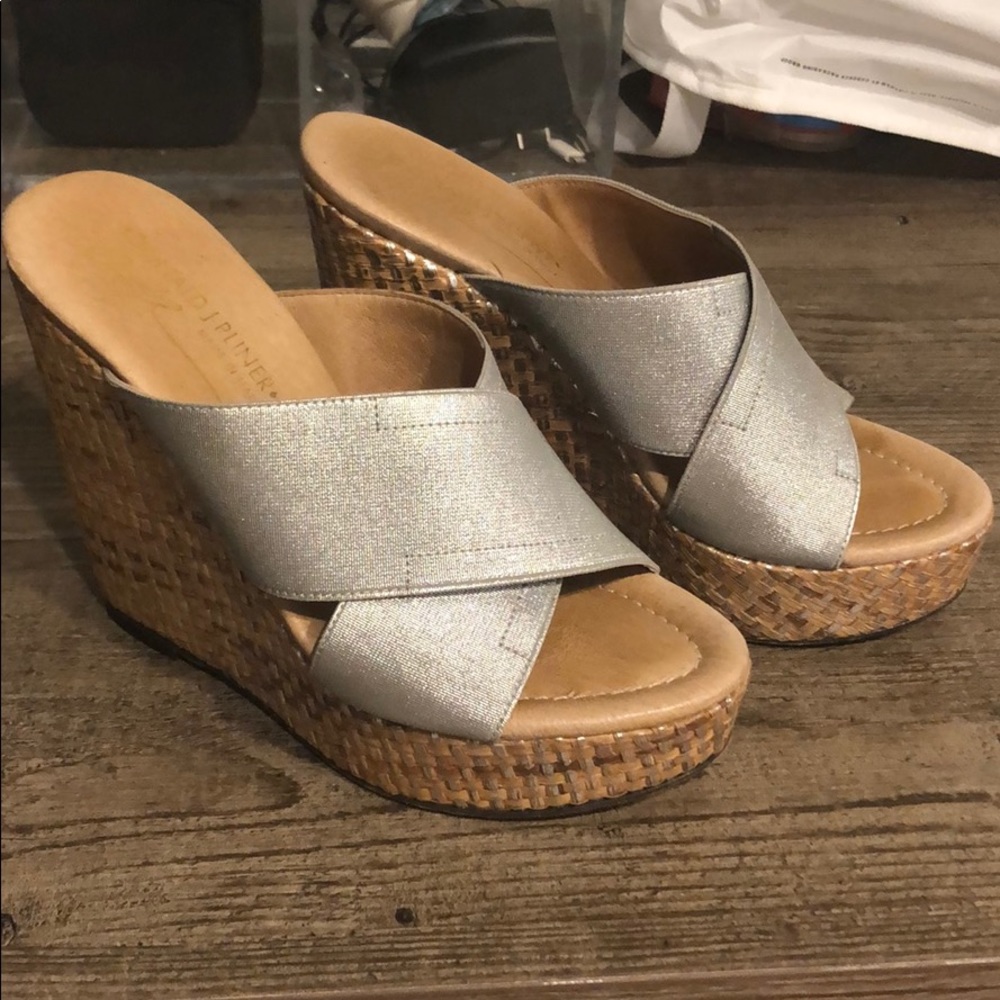 Donald Pliner silver Wedges 36 6